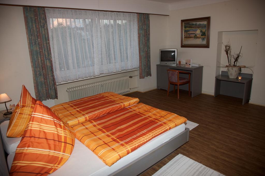 Stadtbredimus Auberge Du Chateau الغرفة الصورة